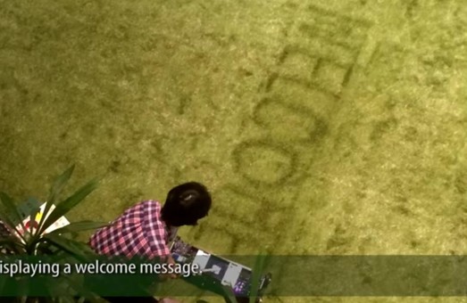 В Японії сконстроювали принтер, який малює на газоні (ВІДЕО)