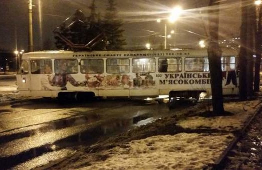 На вул. Польовій - трамвайний "дрифт" (ФОТО)