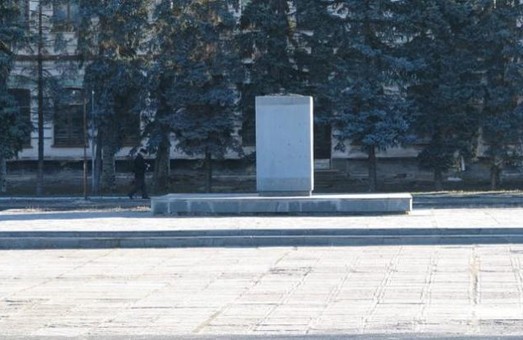 В Ізюмі вирішили підзаробити на пам'ятнику Леніну
