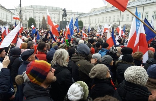 Польський прем'єр звинуватила опозицію у спробі повалення уряду