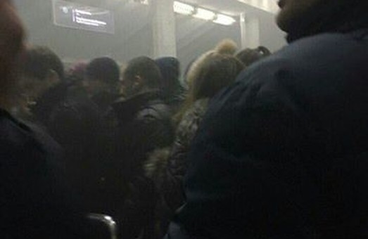 Невідомі кинули димову шашку у харківському метро/ Доповнено