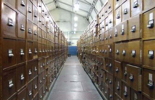 В архіві Національного університету прагнуть позбавитися паперового пилу епохи
