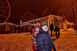 Атмосфера свята опановує Харків: в парку Горького відкрилася Новорічна ялинка/ Фоторепортаж