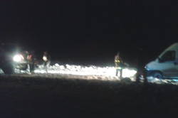 Снігова негода: рятувальникам вдалося витягти зі снігових заметів 3 авто (фото)