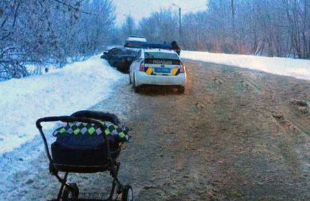 Післяріздвяні ДТП: п'яний наїхав на жінку з немовлям в візочку. Загинули люди/ Фото