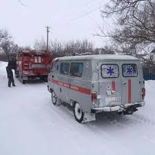 Рятувальники вивільнили зі снігових заметів три автомобілі