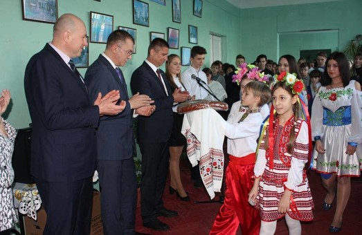 Харківські депутати від «Солідарності» передали комп’ютери балаклійським школам