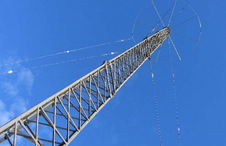 На Чонгарі змонтували вежу для мовлення на Крим