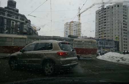 ДТП у Харкові: «дрифтомобіль», зупинений танк і нахабний водій