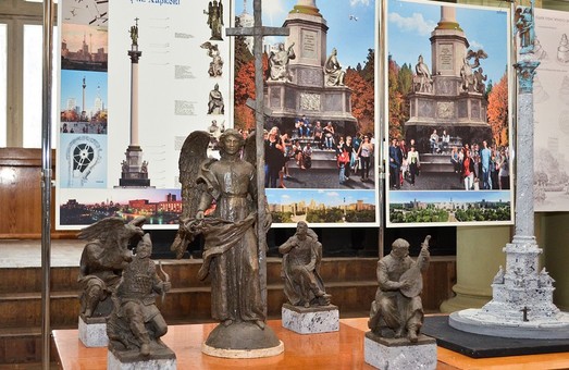 Принада в різноманітті: в Харкові стартувала виставка проектів пам‘ятників площі Свободи