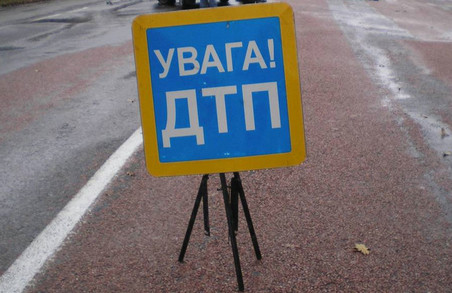 В Харкові сталося зіткнення автомобілів ВАЗ і Skoda Fabia. Є постраждалі
