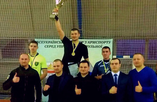 Харківські патрульні взяли участь у Всеукраїнському турнірі з армспорту / ФОТО