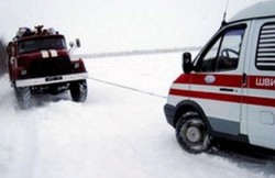 Харківщина VS снігові замети. Рятувальники витягають швидкі, фури, людей/ Фоторепортаж