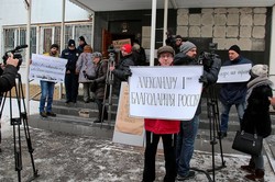 Активісти виступили проти конкурса щодо пам'ятника на площі Свободи/ Фоторепортаж