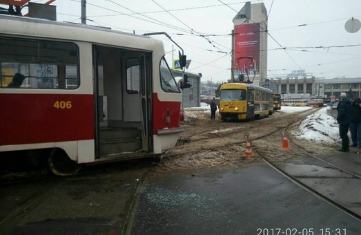 ДТП у Харкові: п'яний водій, постраждала жінка і «швидка» на зустрічній смузі / ФОТО