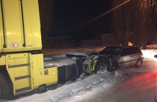 Рятувальники витягли зі снігу чотири машини