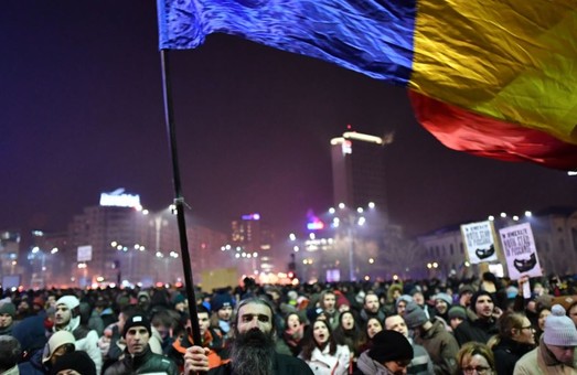 Румунський майдан: живий прапор з українськими мотивами (ВІДЕО)