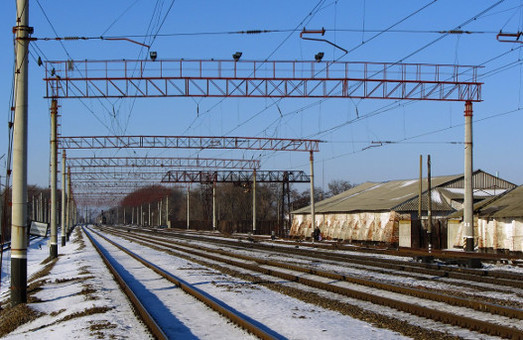 Потягом на Харківщині збито людину
