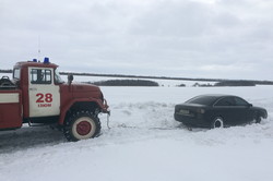 Як рятувальники витягнули зі снігу під Ізюмом 90 автомобілів і  470 чоловік/ ВІДЕО, Фото