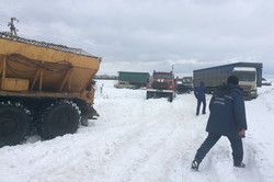 Як рятувальники витягнули зі снігу під Ізюмом 90 автомобілів і  470 чоловік/ ВІДЕО, Фото