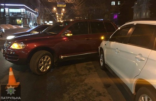 Підліток за кермом Volkswagen`а потрапив у ДТП у центрі Харкова