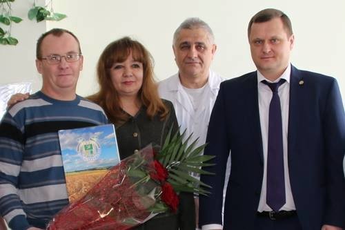 Харківський депутат від «Солідарності» вручила сертифікат на квартиру учаснику АТО