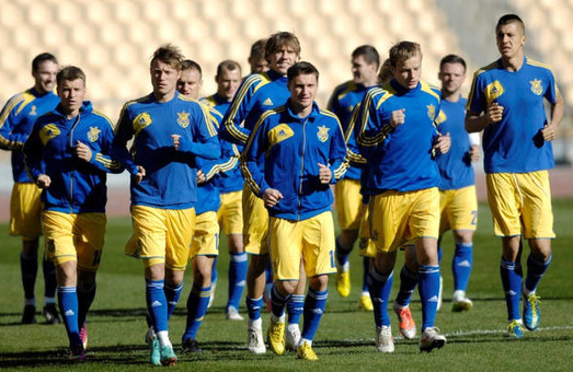 Українські футбольні клуби зголосилися посунутися