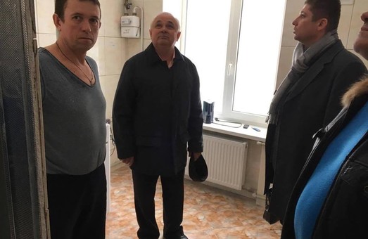 Харківський депутат від «Солідарності» проінспектував ремонтні роботи ФАПу