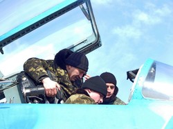 Харківські курсанти вивчають винищувач Су-27