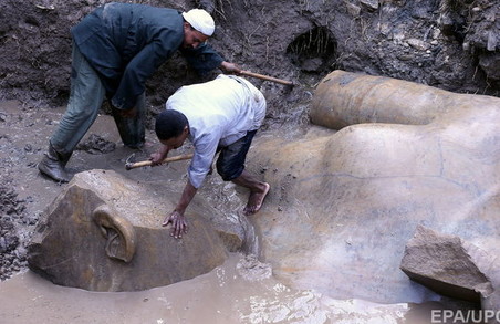 Садовому й не снилося: серед сміття у Єгипті знайшли величезну статую Рамзеса II / ФОТО, ВІДЕО