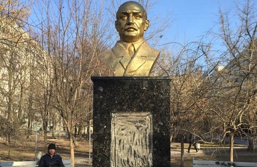 В Харкові пошкодили бюст професору Мєщанінову