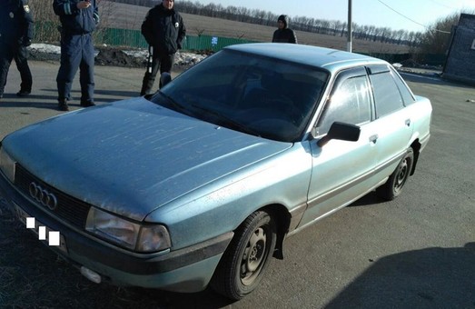 На Харківщині співробітники поліції виявили авто з підробленими номерами агрегатів