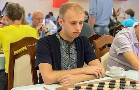 Харків`янин подає позов проти Міжнародної федерації шашок