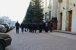 Посилено охорону будівлі Харківської облдержадміністрації/ Фото