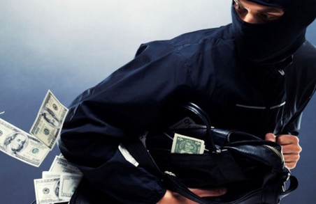 У Харкові - чергове пограбування кредитної установи: невідомий був озброєний гранатою