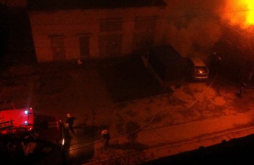 Автівка на Клочківській загорілася сама по собі/ Фото