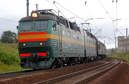 Потягами на Харківщині збито двох людей