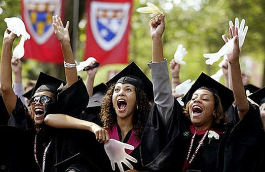 ПриватБанк пропонує клієнтам безкоштовно отримати сертифікати Гарварду