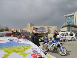 Поліцейські провели на площі Свободи флешмоб/ Фоторепортаж