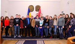 Депутати від «Солідарності» ознайомили школярів з Луганська з роботою Харківської облради