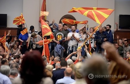 Македонці захопили парламент і побили всіх депутатів, яких встигли спіймати/ Фото, Відео