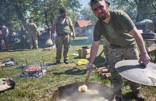 Під час фестивалю «Перлини Слобожанщини» військові провели благодійну акцію