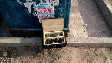 Армійський ящик зі снарядами у смітті виявився "декором"/ Фото, Доповнення