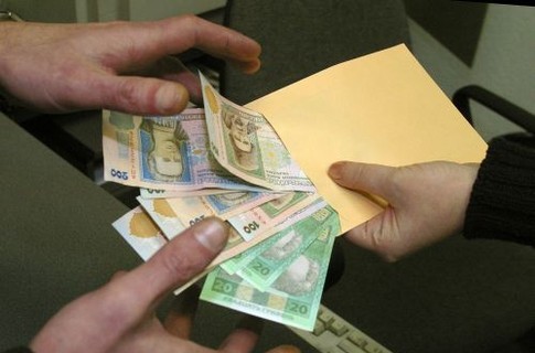 Близько чотирьох мільйонів українців ухиляються від сплати податків
