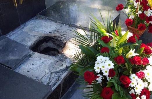 Поліція відкрила кримінальну справу за фактом вандалізму на братській могилі