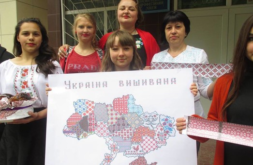 Харківська «Солідарність» провела до Дня вишиванки флешмоб