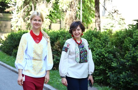 Вишиванку Світличної відзначили серед інших вишиванок відомих українських леді