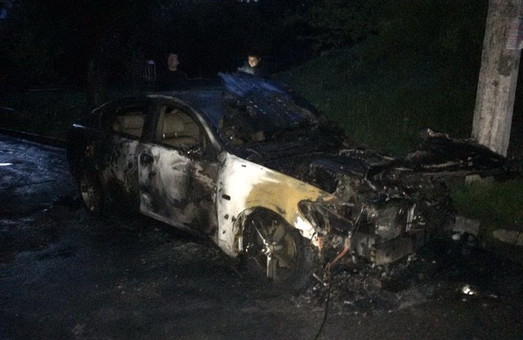 На Бучми підпалили два Lexus-и/ Офіційна інформація