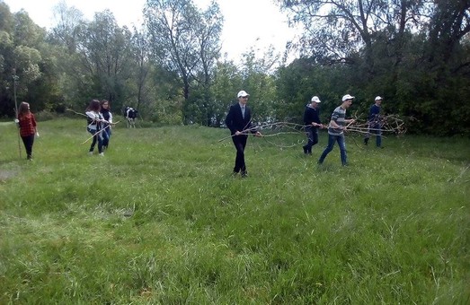 Харківська «Солідарність» впорядкувала берег річки Оскіл