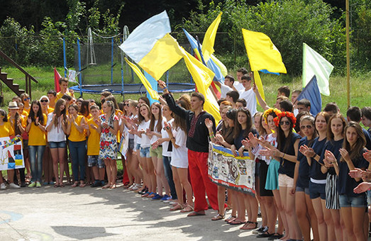 400 юних харків'ян розпочали відпочинок біля Чорного моря - Світлична